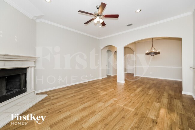 Building Photo - 146 Springtree St