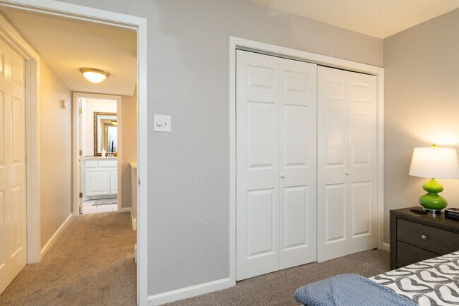 Building Photo - 2213 Park Hill Dr