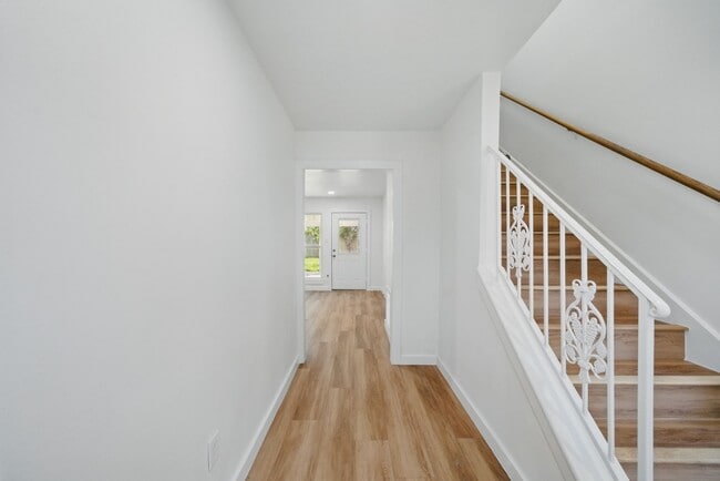 Building Photo - 9711 Derrik Dr