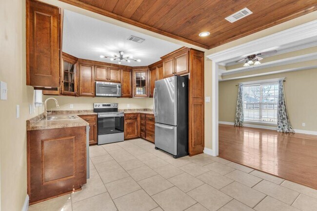 Building Photo - 5073 Branch Point Dr