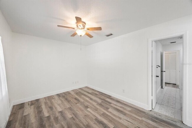 Building Photo - 16132 Country Crossing Dr