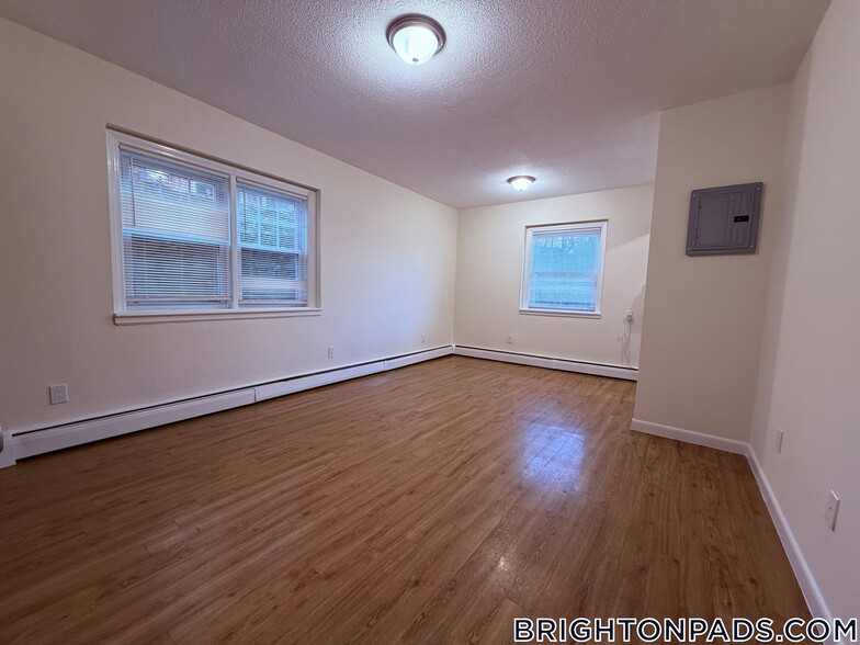 Building Photo - 2018 Commonwealth Ave