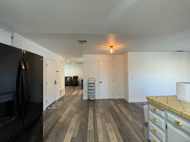 Building Photo - 6128 Chickasaw Ct