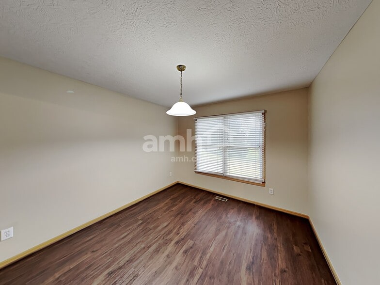 Building Photo - 1501 Scenic Valley Pl