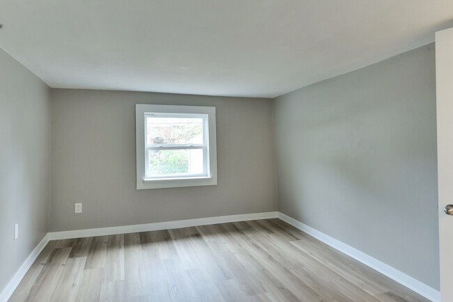 Building Photo - 830 S 50th St