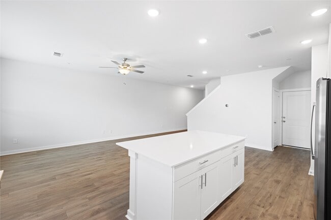 Building Photo - 8126 Brocken St