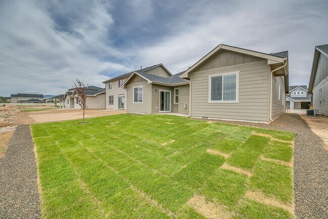 Building Photo - Close to Micron!  5 Bedroom 3 Full Baths -...