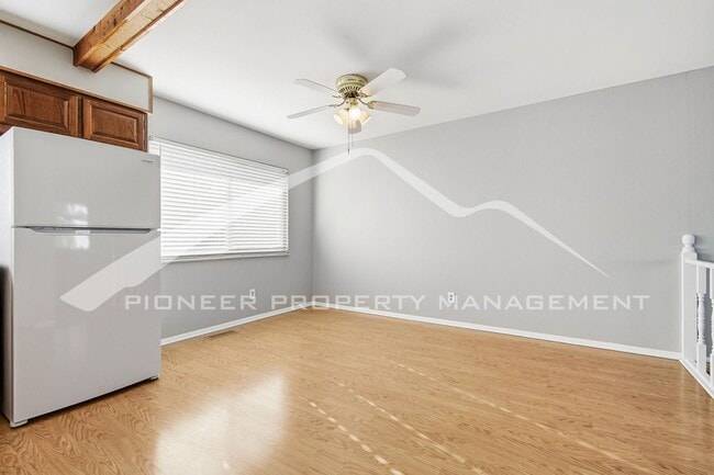 Building Photo - Spacious Home with 2 Car Garage and Centra...