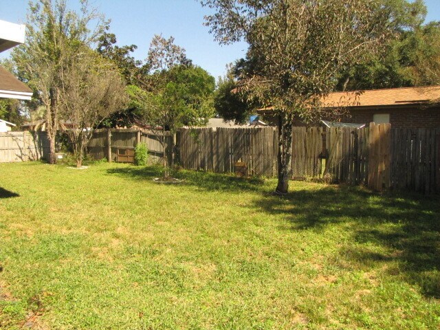 Building Photo - 3/2 in the Heart of Orange Park