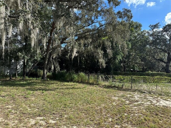 Building Photo - 517 N John St