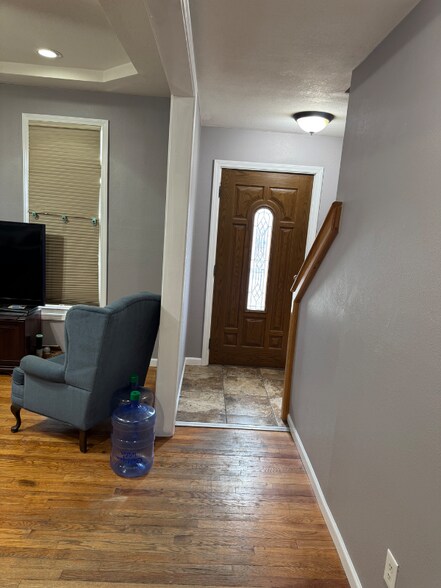 Building Photo - 2214 McCausland Ave