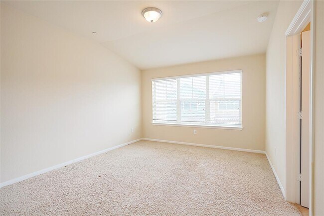 Building Photo - 516 E Slaughter Ln