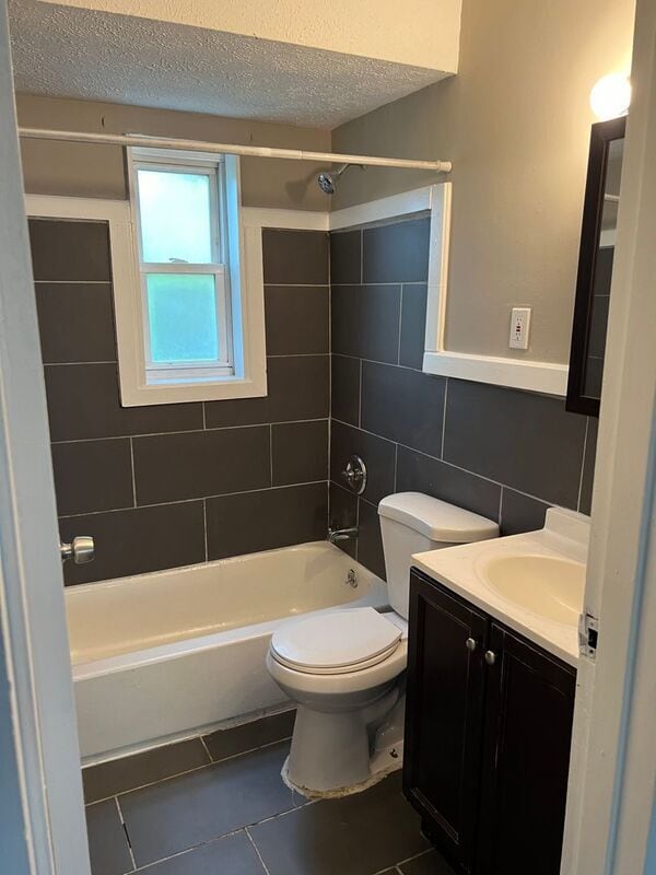 Building Photo - 2828 Westknolls Ln