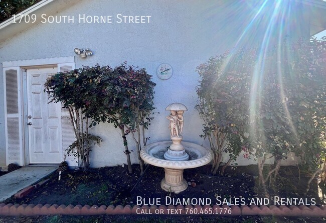 Building Photo - 1709 S Horne St