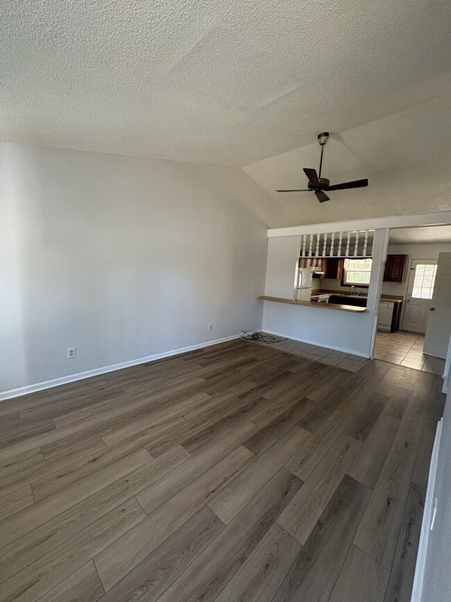 Building Photo - 103 Pine Crest Dr