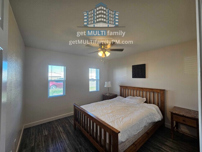 Building Photo - 515 W Pebble Beach Dr