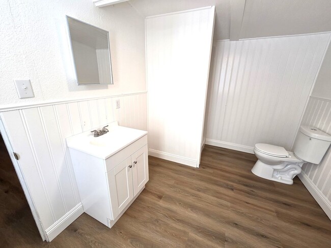 Building Photo - Remodeled 2 Bedroom 1 Bath Home