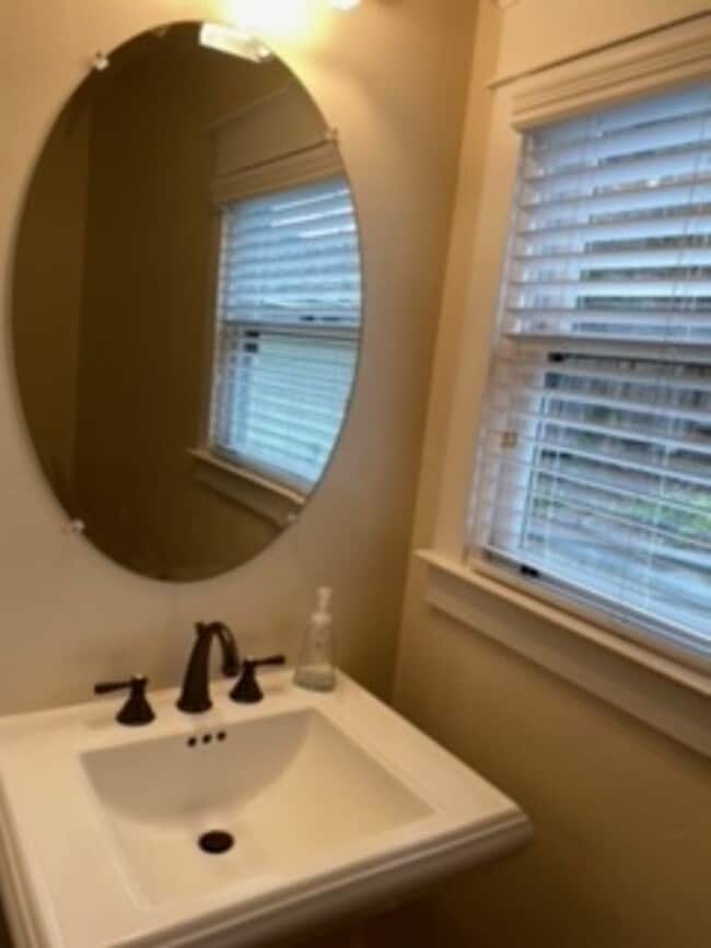 Building Photo - Historic Thomas House – A Rare Rental Opportunity in Petaluma! 2bd/2.5baths West Petaluma