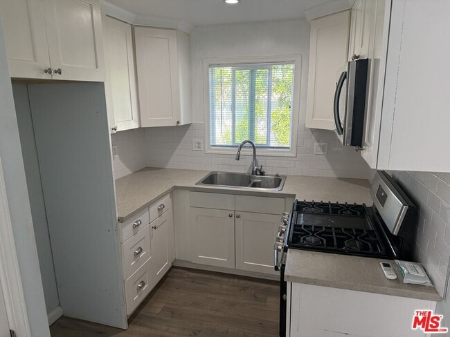 Building Photo - 7512 Jamieson Ave