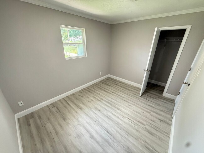 Building Photo - 3 Bed 1 Bath Springfield, MO