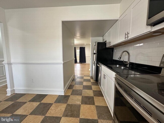 Building Photo - 8282 White Pine Dr