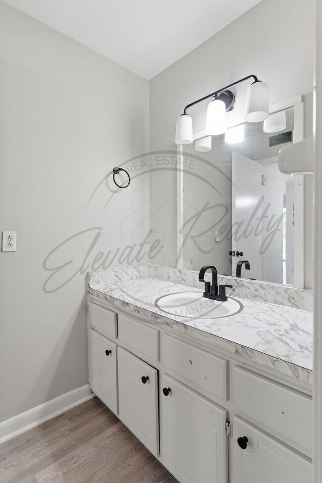 Building Photo - SPRING SPECIAL!! FIRST MONTH FREE on this ONE Bedroom Condo, First Floor, across from Madison Park!