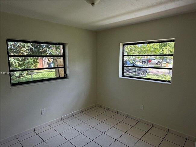 Building Photo - 10375 SW 152nd Terrace