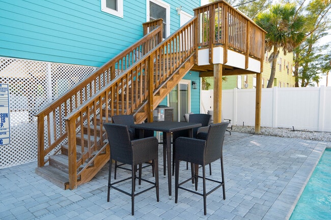 Building Photo - 113 4th Ave