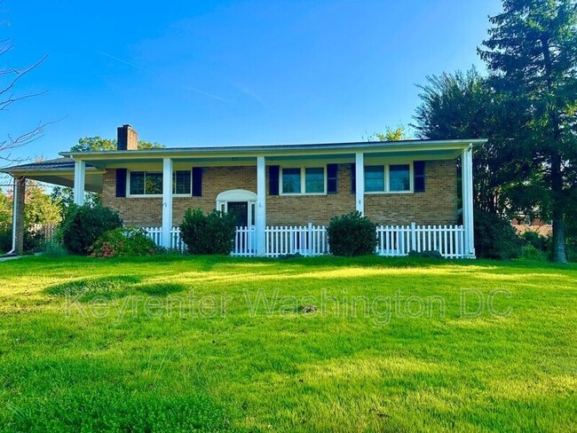 Building Photo - 311 Lourdes Dr