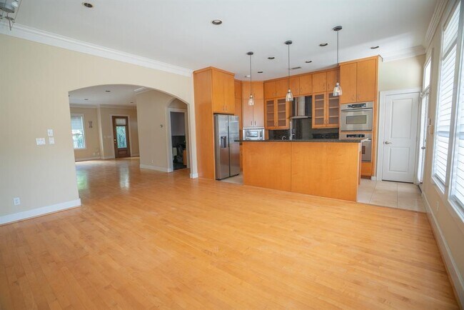 Building Photo - 5512 Val Verde St