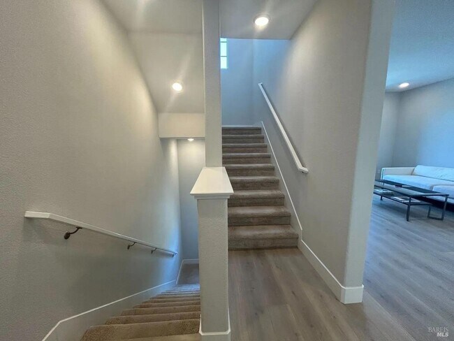 Building Photo - 312 Pear Tree Ter