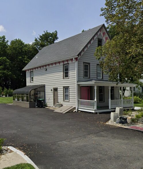 Side Entrance - 203 Main St