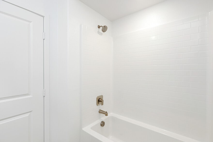 Building Photo - 1100 Lasso Way