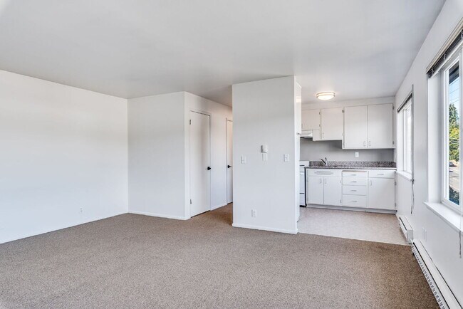 Building Photo - 3471 6th Ave W