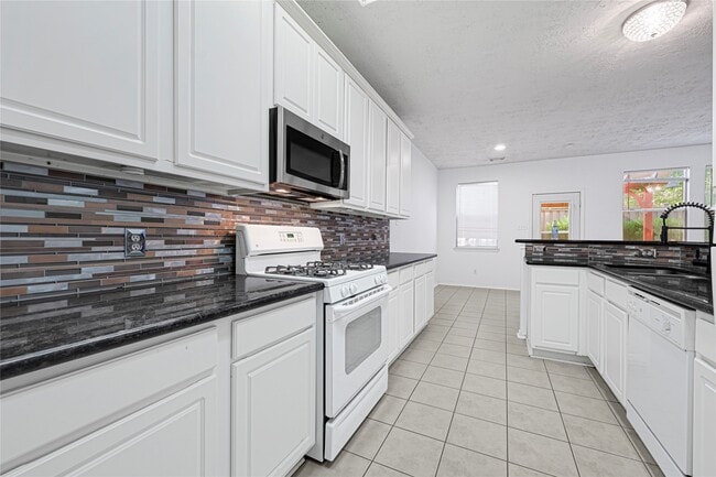 Building Photo - 16106 Greenport Ln