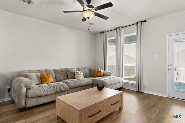 Building Photo - 259 Great Hills Dr