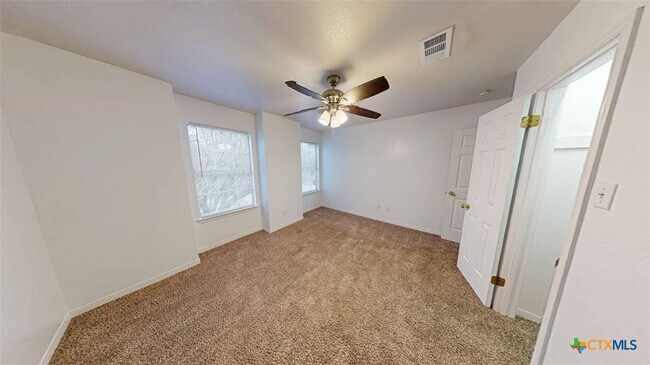 Building Photo - 609 Man O War Dr