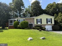 Building Photo - 13100-13100 Cabinwood Dr