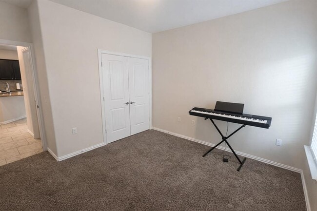 Building Photo - 10012 Epic Knoll Dr