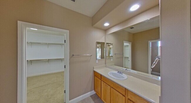 Building Photo - 1692 Woodhaven Cir