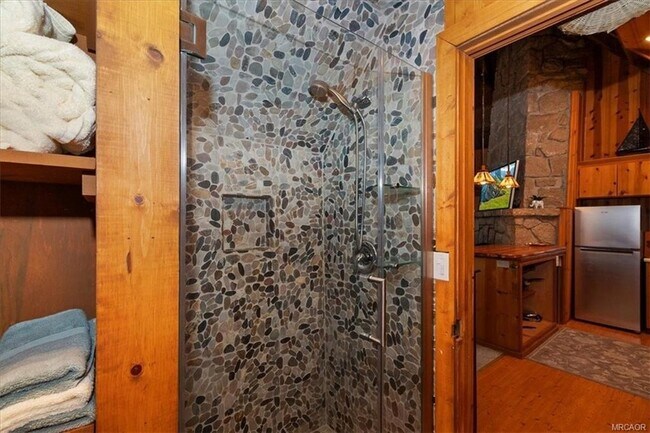 Building Photo - 295 Sunset Dr