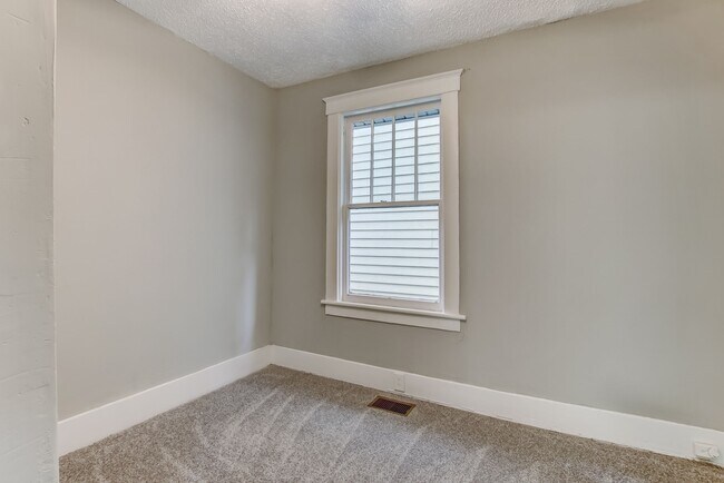 Building Photo - 513 E 36th St