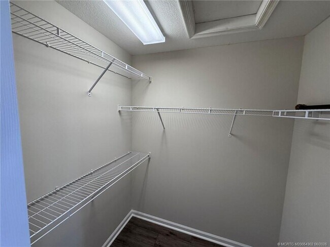 Building Photo - 11239 SW Barton Way