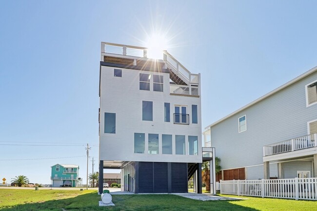 Building Photo - 830 Tiki Dr