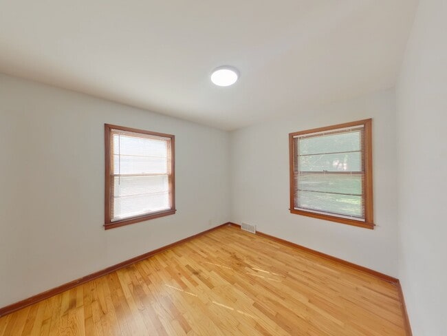 Building Photo - 1715 S Fabrique Dr