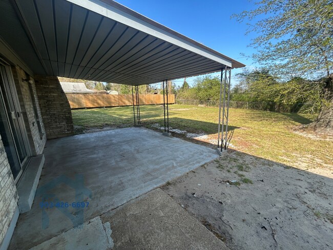 Building Photo - 1025 Crestview Dr S