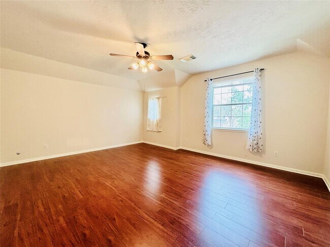Building Photo - 1803 Stoneleigh Ct
