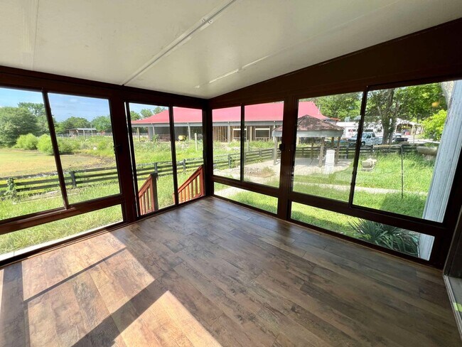 Building Photo - Cabin Style Home on Equestrian Farm *Priva...