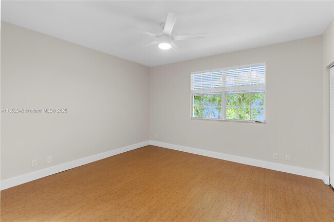 Building Photo - 1081 Sorrento Dr