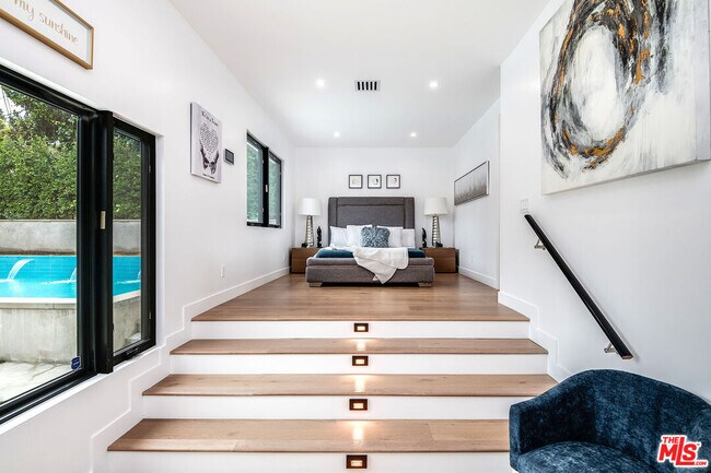 Building Photo - 13378 Contour Dr